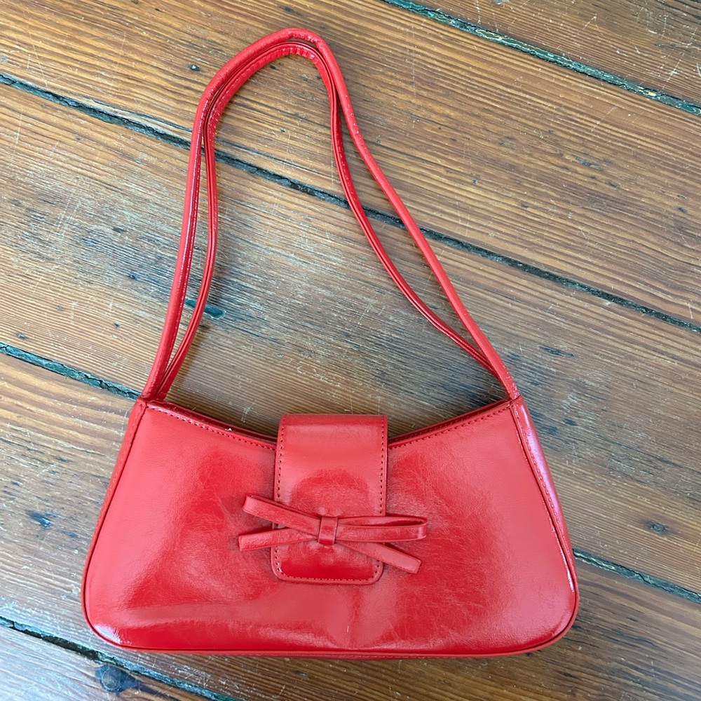 Red shoulder bag with bows